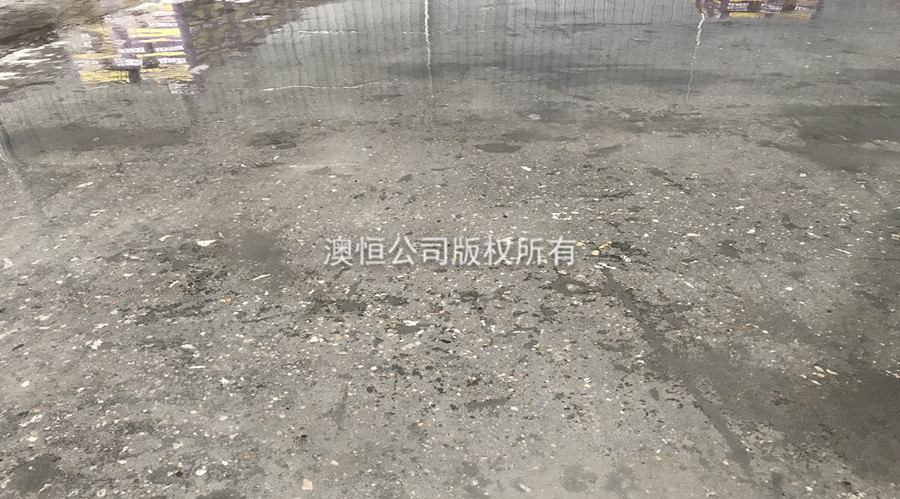 用AP-910 快速修補自流平水泥和密封固化劑翻新后的地面